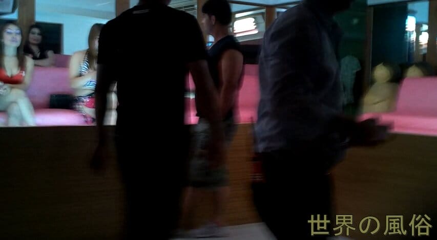 エロ旅行記　おっさんトゥクトゥクに連れられ、悪名高きMPハーレムに行く