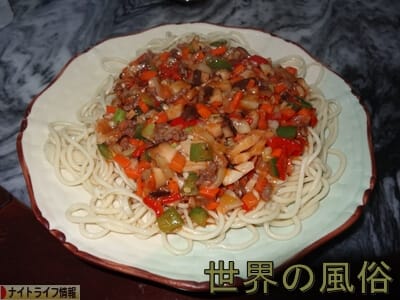 東莞の飯屋　おっさん新疆料理ラグマンをごり押しする