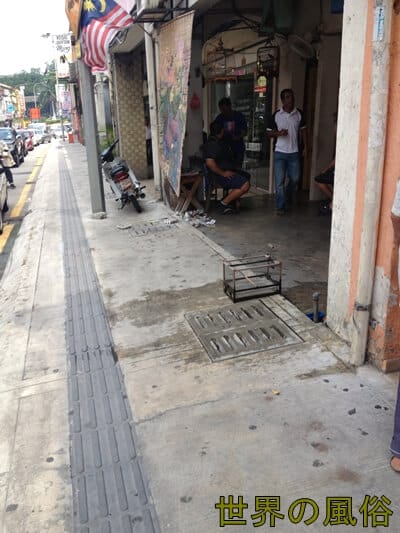 クアラルンプールのチャイナタウンの置屋で中国人に暴行される