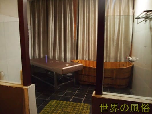 カシュガルのサウナを色々周り、ついに見つけた20歳に発射！