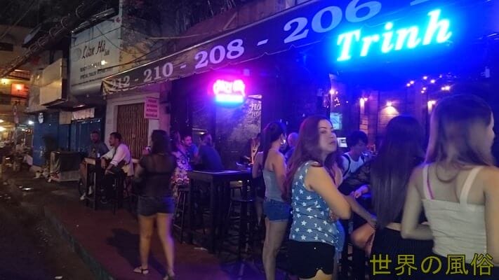 ホーチミンのガールズバーで処女を発見！連れ出しを試みる