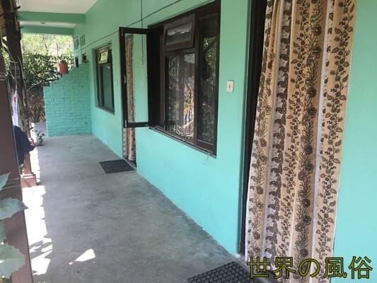 ポカラの風俗 バグルンバスパークの置屋は壊滅したので民家置屋で中出し